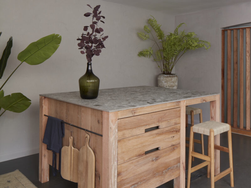 FB3 island, hanging rail detail