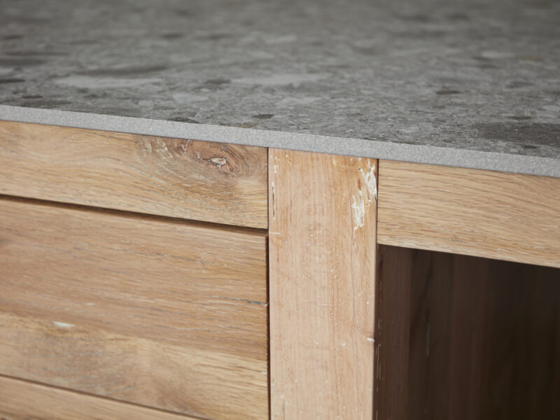 FB3 island, oak grain detail