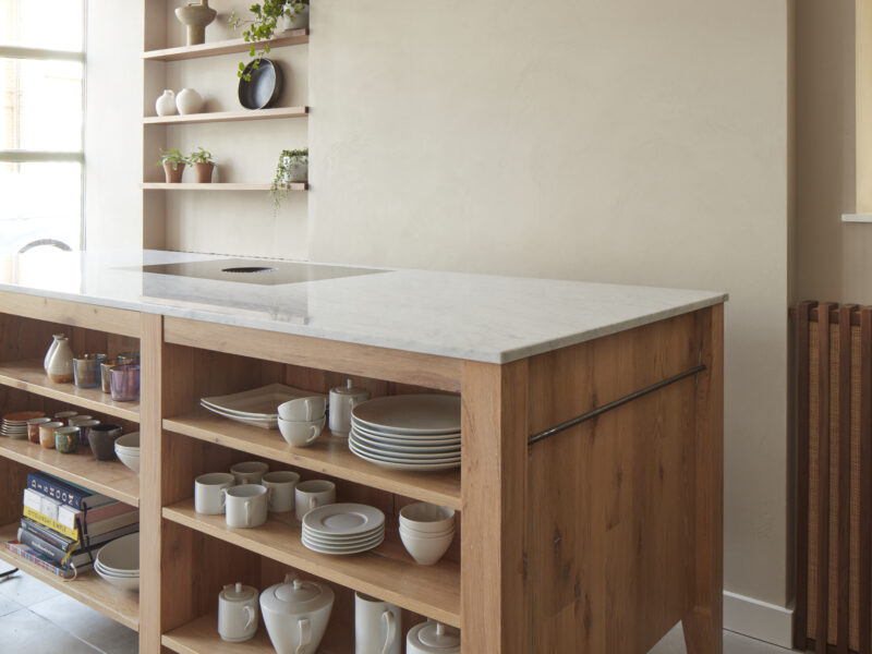 FB2 island, oak grain detail